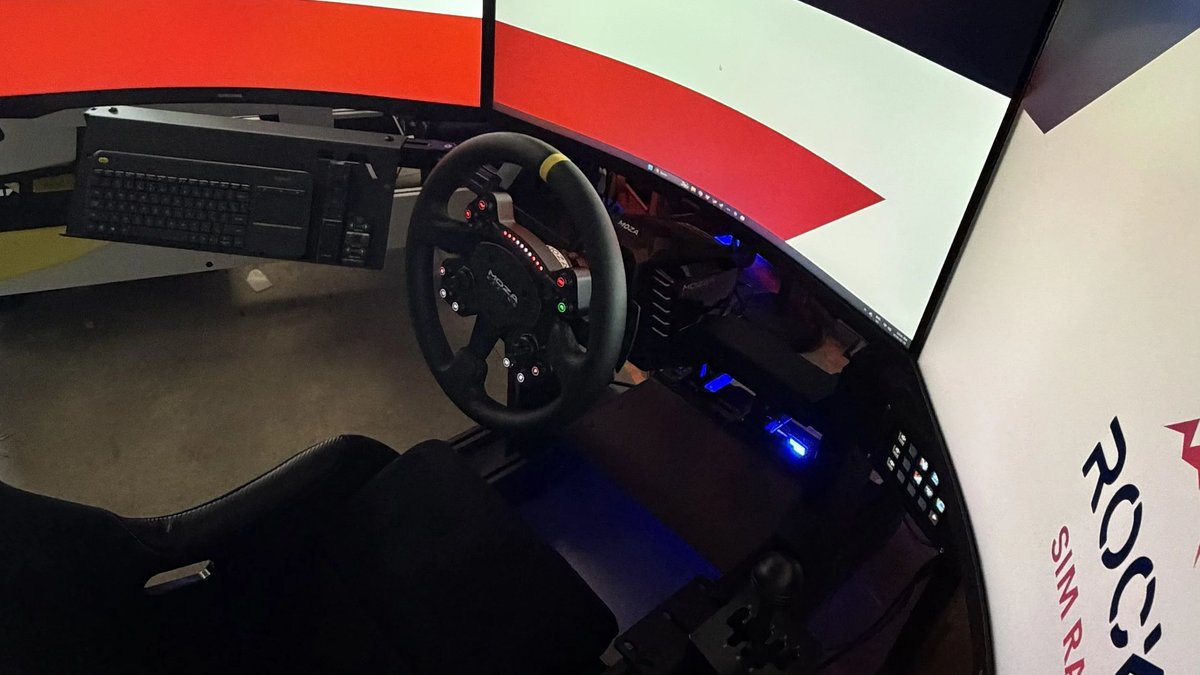 Sport simulator platform